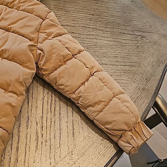 Boys tan hooded puffer jacket size 5/6 - Picture 12 of 13